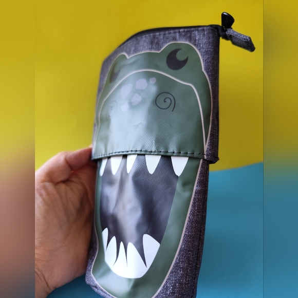 3/$25💙Dinosaur Thirty One HIDE & PEEK POUCH TOTE Bag - Dino Chomp - Picture 2 of 9